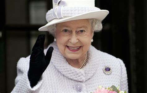Ovo Su Apsolutno Najčudniji Pokloni Koje Je Britanska Kraljica
