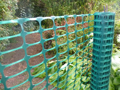 Tenax plastic meshes provide a simple, versatile and colourful solution for a wide range of uses. Green Barrier Mesh Plastic Garden Fencing 1m X 25m Plant ...