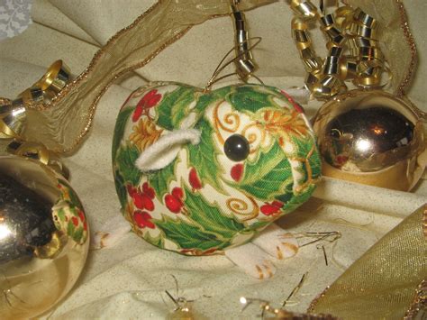 Gold Holly Guinea Pig Ornament Citrine Mouse