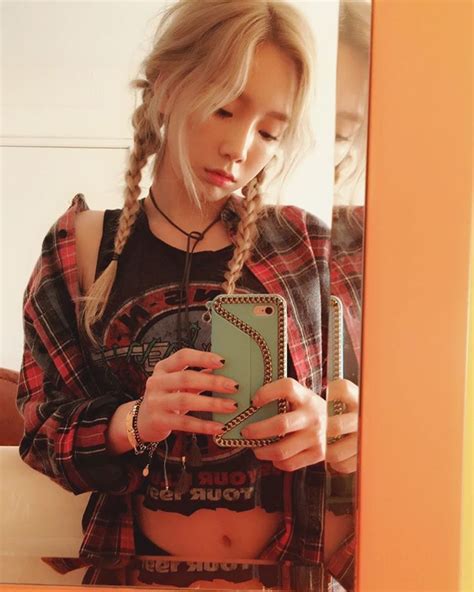 Check Out The Cute Why Selfies From Snsd S Taeyeon Wonderful Generation