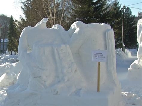 Вандалы разрушили снежную фигуру в Первомайском сквере Новосибирска - МК Новосибирск