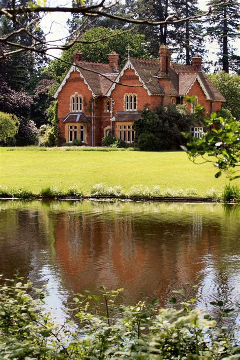 Its A Beautiful World England Homes England Berkshire