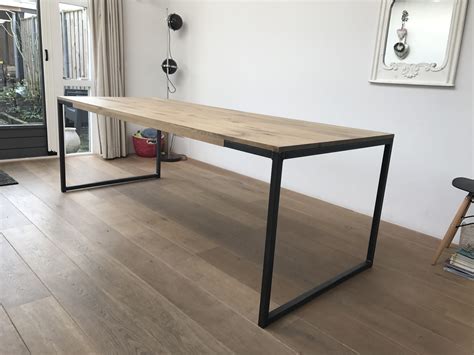 Eettafel bank passend bij jouw eethoek. Eiken eetkamertafel Puck met een blank metalen onderstel ...