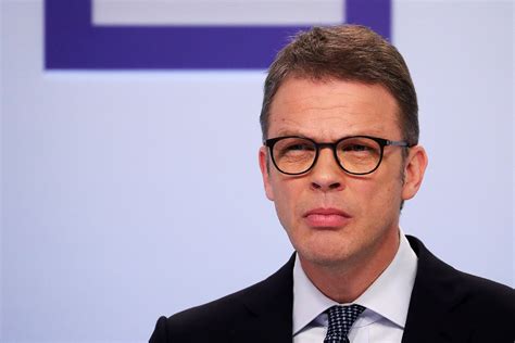 Deutsche bahn as a client. Deutsche Bank prepara plano B caso não compre o Commerzbank