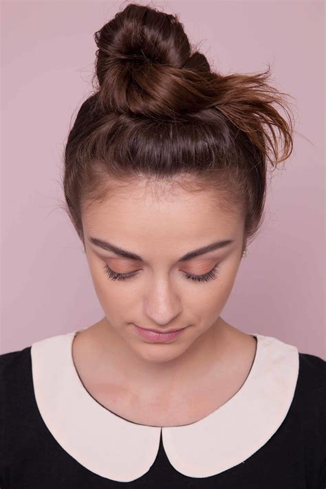 Messy Bun Hairstyle Guide All The Stylish Looks You Need For Your