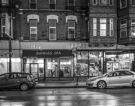 Sunkiss Spa By Harvey Tillis Street Photography On A Rainy Night In Chicago Rainy Night