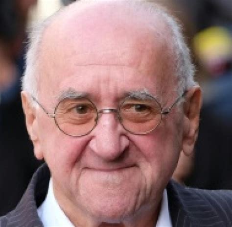 Der frühere fernsehmoderator und talkmaster sei in seiner kölner wohnung friedlich eingeschlafen, sagte sein adoptivsohn scott. Fernsehen: Alfred Biolek wäre gerne noch einmal in New ...