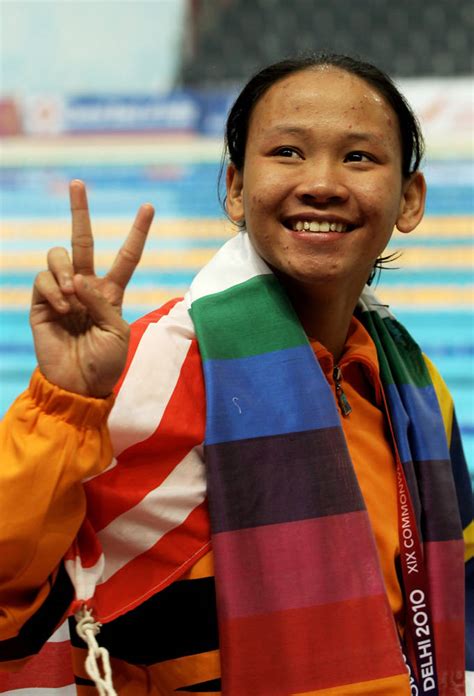 Pandelela rinong pamg carries malaysia's the flag during the opening ceremony of the london 2012 olympic games. Maksud Disebalik Nama Pandelela Rinong Pamg - ERAZ FADLI