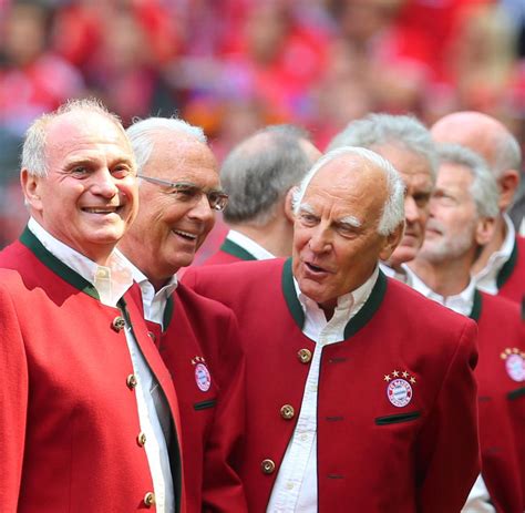 Hoeness shed a few tears as some 9,000. FC Bayern München: Was Thomas Müller über Uli Hoeneß ...