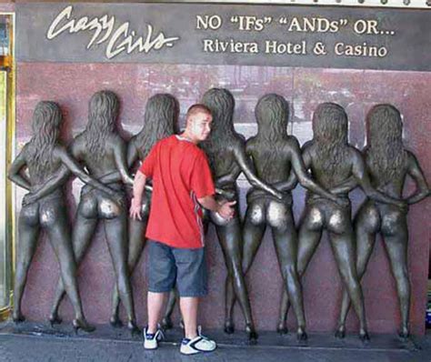 Funniest Poses With Statues And Sculptures