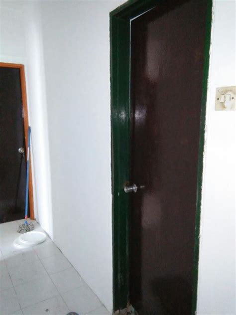 Bilik Sewa Malaysia: Cat Pintu