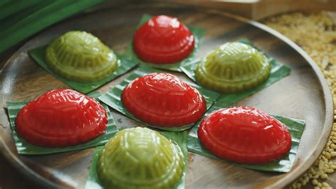 Most of the kuehs has already been sold out by then (2pm). Traditional ang ku kueh recipe - casaruraldavina.com