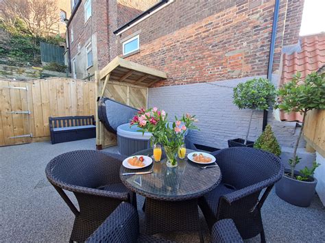 BENSONS GEM – CyanaCottages