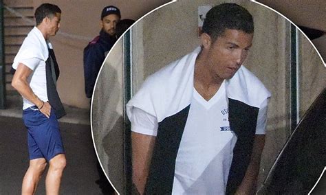 Cristiano Ronaldo Caught Urinating In The Street In Saint Tropez Daily Mail Online