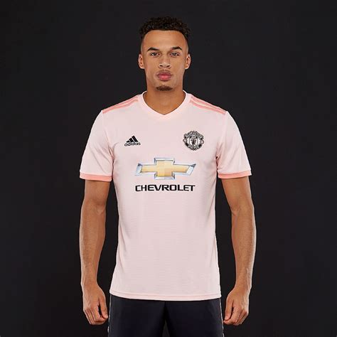 Man Utd Pink Jersey Manchester United 18 19 Away Kit Released Footy