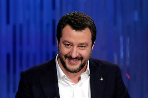 All members of the cichlid species are very aggressive and so is this one. Salvini a Formello: "Sono un po' febbricitante". Poi i selfie