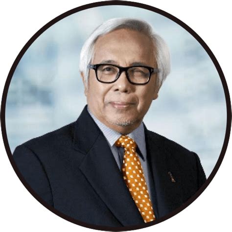 Jenazah bekas menteri besar selangor, tan sri abu hassan omar selamat dikebumikan di makam diraja shah alam pukul 2.50 petang tadi. UCYP Honorary Fellows | UCYP