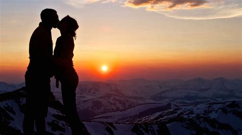 Romantic Sunset Mountain Kiss Lovers Ipad Air Wallpapers Free Download