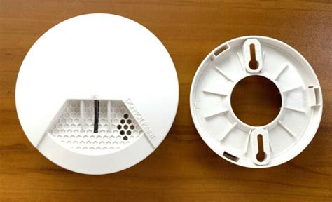 It's super easy to set up, the simplisafe. Simplisafe Smoke Detector SSSD1 Wireless Battery Powered ...
