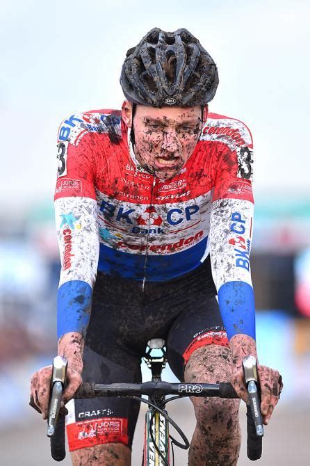 De vriendin van de veldrijder had iets in haar hoofd en dat hebben de mannen van devos interieur helemaal goed uitgevoerd. The efforts take their toll on Mathieu van der Poel at Superprestige (Tim de Waele/TDWSport.com ...