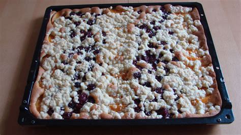 Einfacher, fluffiger & saftiger blechkuchen aus rührteig. Kirsch Streusel Blechkuchen - Ein Blechkuchen für Ihre ...