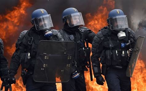 violences dans les manifs nos protections ne suffisent plus déplore un crs le parisien