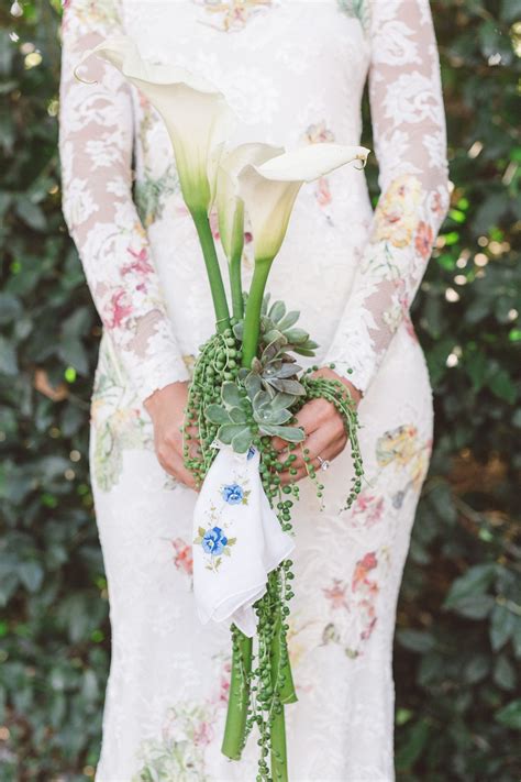 22 Lily Bouquets Perfect For A Spring Wedding Calla Lily Bouquet