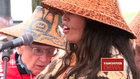 Cbc News Vancouver Survivors Totem Pole Raised In Vancouvers Downtown Eastside Youtube