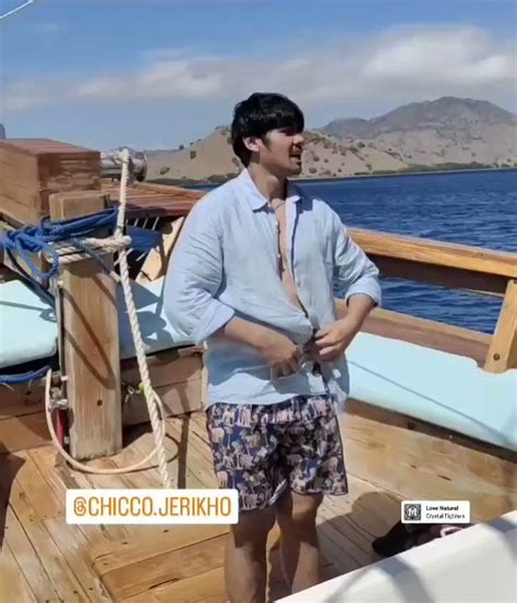 Mrvvip On Twitter Chicco Jerikho Shirtless On Boat Trip Selebwatch