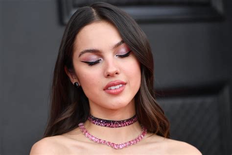 Olivia Rodrigos Glossier Makeup At 2022 Grammys Popsugar Beauty