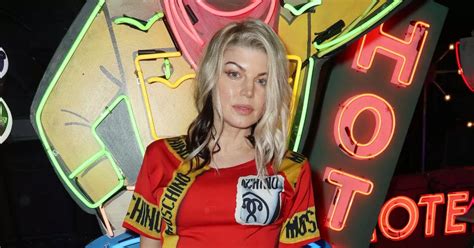 Fergie Strips Completely Naked And Poses For A Cheeky Snap As She