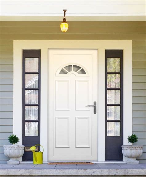 Découvrir les conseils des professionnels pour la pose et l'installation d'une porte d'entrée extérieure. Repeindre une porte d'entrée PVC - Côté Maison