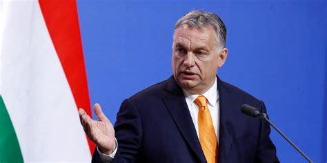 Évzáró interjújában arról is beszélt a miniszter. Orbán Viktor: Az állampolgárok védelme az első, nincs idő ...