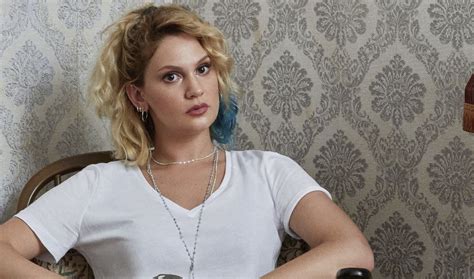 She studied french, media, and drama in sixth form in maidenhead, berkshire, where she received her. Farah Zeynep Abdullah, Masumlar Apartmanı'nda güçlü bir ...