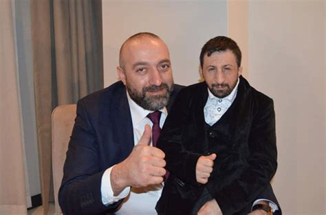 In 1990 he started boxing sports. Chi è Koksal Baba, il nano Ottomano che spopola sul Web ...