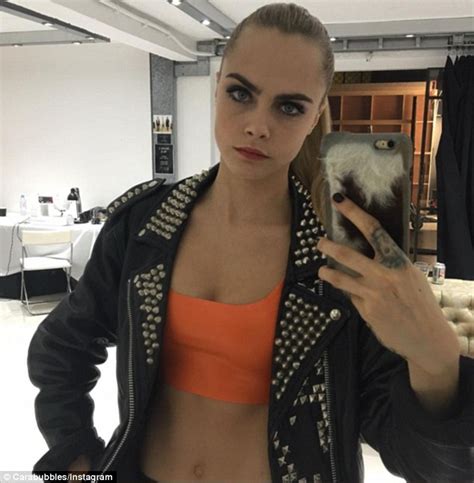 Cara Delevingne Flaunts Toned Abs For New Rimmel London Campaign Daily Mail Online
