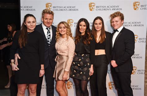 I have a 34 months daughter who can read children books and at times signs and magazines covers, count to 50 and spell her name. Tana Ramsay Bio: Wife Of Gordon Ramsay, Her Age, Children ...
