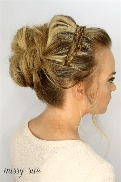 As you probably know, headbands are back in fashion, with some of our favourite designers exhibiting this classic style on the runway. Braided Headband Updo