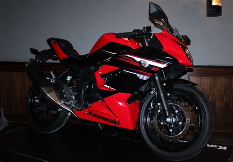 Sebelumnya sudah dicicipi dalam sesi first ride di sirkuit sentul, bogor. Kawasaki Ninja 250RR Mono 8 | Gilamotor