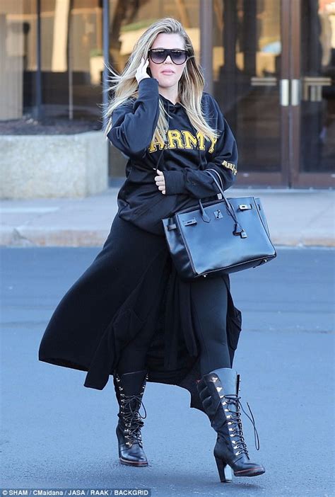Pregnant Khloe Kardashian Steps Out In Cleveland Ohio Daily Mail Online