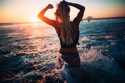 Fondos de pantalla luz de sol mujer modelo rubia puesta de sol mar culo fotografía
