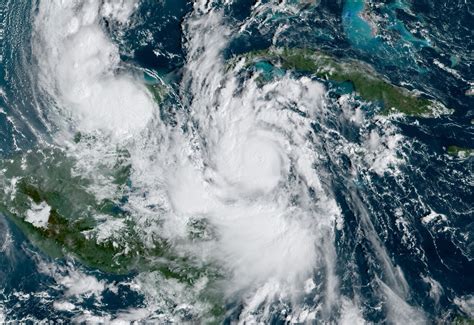 Los vientos máximos sostenidos ahora son de 193 km/h, lo que lo convierte en un huracán importante (categoría 3), según el aviso de las 11 . Alerta en península de Yucatán por huracán Delta; ya es ...