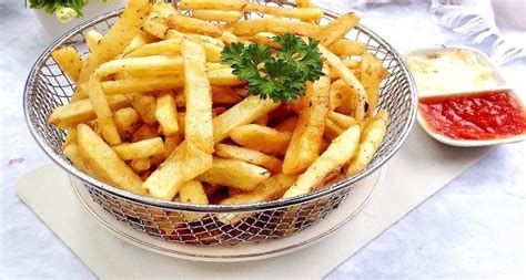 Sekarang sudah banyak tepung bumbu serbaguna yang bisa digunakan membuat ayam goreng crispy. Resep Membuat Kentang Goreng Enak dan Crispy - Islampos