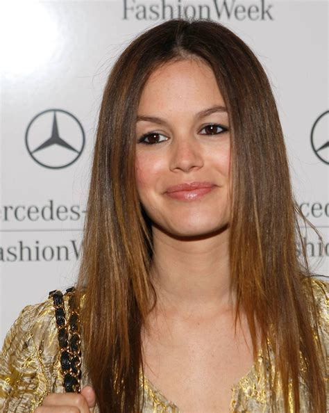It creates the illusion that the face is longer. 20 Beautiful Long Hairstyles Ideas for Round Faces ...