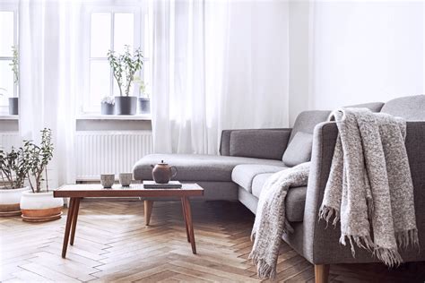 Bedroom decorating ideas for small apartments. Decorating an Apartment on a Budget