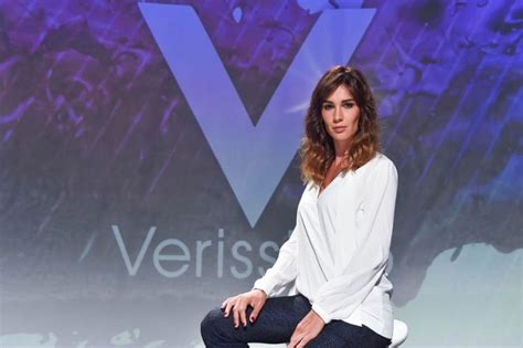 Oggi verissimo è merry xmas. Verissimo oggi Fabio Rovazzi e il cast de Il Bello delle ...