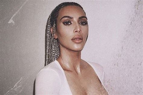 Kim Kardashian Posa Apenas De Calcinha E Criticada Por Internautas