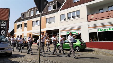 Am historischen marktplatz der stadt königslutter gelegen entsteht ein modernes zuhause mit neuen wohneinheiten im letzten erhaltenen vierseitenhof. Schützemumzug Königslutter am Elm - YouTube