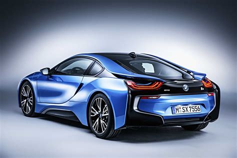The interior features sustainable designs and carbon fiber elements. BMW i8 with exclusive full equipment package Pure Impulse (04/2014)