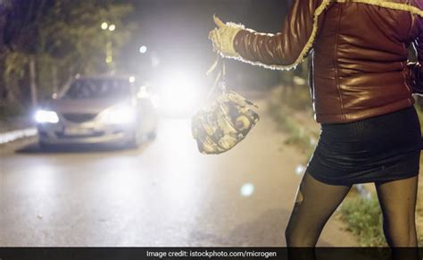 Men Dressed As Women Try To Rob Cars On National Highway Caught Cops